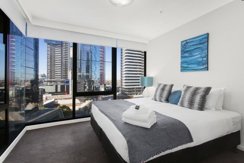 Spacious Modern Apartment Near Crown - Accommodation Guide 1