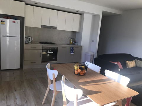 Spacious One Bedroom Apartment In Marrickville - Accommodation Asia 1