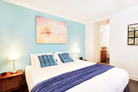 Spacious Studio With Courtyard And Extra Beds - Accommodation Asia 2