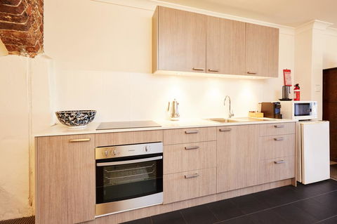 Spacious Studio With Courtyard And Extra Beds - Accommodation Asia 3