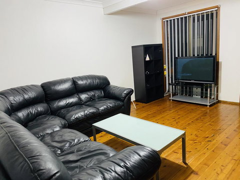 Spacious Townhouse In Wollongong - Accommodation Asia 1
