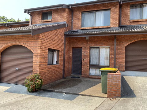 Spacious Townhouse In Wollongong - Accommodation Asia 3