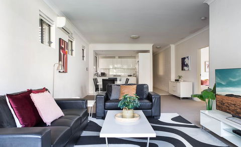 Spacious Two-Bedroom Apartment Near Hospital - Accommodation Asia 0