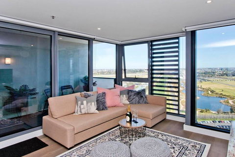 Spectacular Private Balcony Views With Pool - Accommodation Asia 0