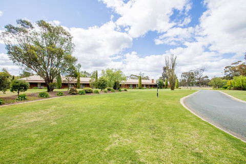 Sportslander Motor Inn - Accommodation Guide 3