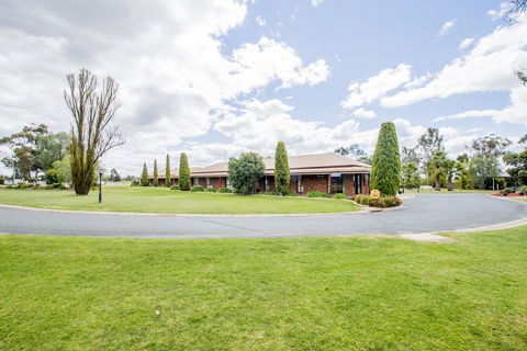 Sportslander Motor Inn - Accommodation Guide 0