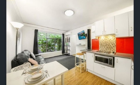 St Kilda All Inclusive - Accommodation Guide 0