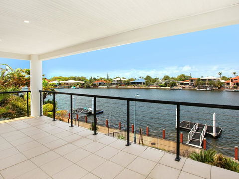 St Lucia 11 - 4 BDRM Canal Home With Pool - Accommodation Asia 3