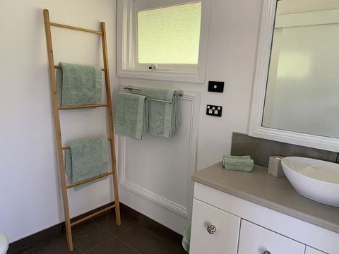 Stephanies Country Cottages - Accommodation Asia 3