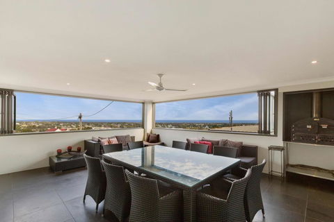 Stillwaters - Panoramic View Of Lakes Entrance - Accommodation Asia 2