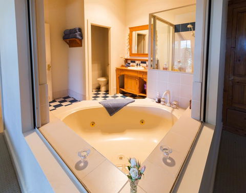 Strathearn Park Lodge - Accommodation Guide 3