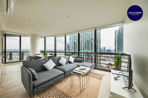 STUNNING 2 BED 2 BATH STYLISH UNIT // FREE PARKING - Accommodation Asia 2