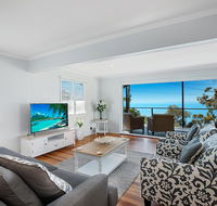 Stunning Family Escape on the Point With Bay Views - Accommodation Asia