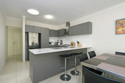 Stunning Home Near Scarborough Beach Sleeps 11 - Accommodation Asia 1