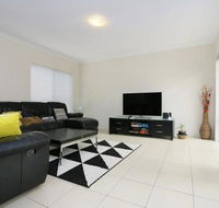 Stunning Home Near Scarborough Beach Sleeps 11 - Accommodation Asia