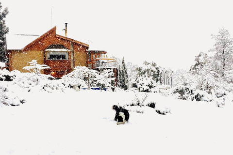 STUNNING HOME WITH AMAZING VIEWS - Just 20 Mins To The City And Only 10 To MONA! - Accommodation Asia 0