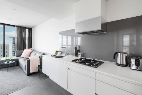 Stunning Luxury Apartment High Above The City - Accommodation Guide 3