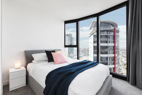 Stunning Luxury Apartment High Above The City - Accommodation Guide 1