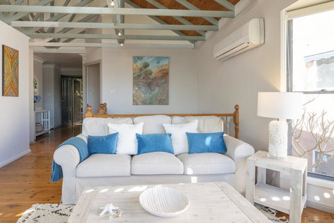 STUNNING WATERFRONT ESCAPE AT DALEYS POINT - Accommodation Asia 3