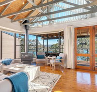 STUNNING WATERFRONT ESCAPE AT DALEYS POINT - Accommodation Asia