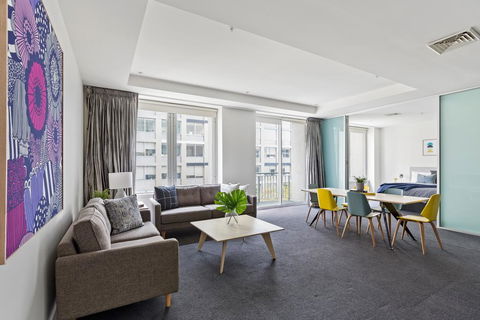 Stunning, Central Huge CBD Pad, Free WiFi, Netflix - Accommodation Guide 1
