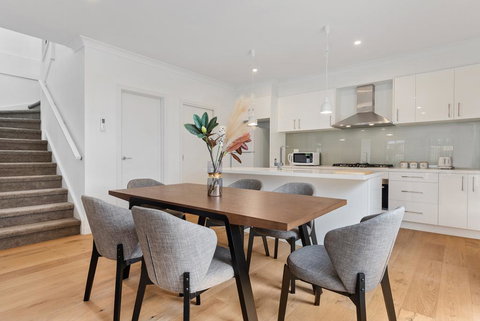 Style, Comfort And Convenience - Accommodation Asia 1