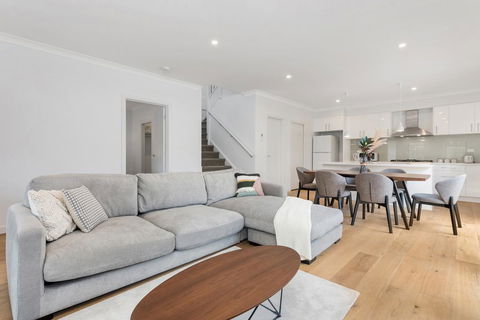 Style, Comfort And Convenience - Accommodation Guide 0
