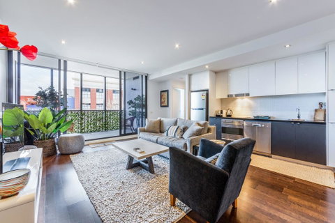 Stylish 2-bed 2 Bath With Free Parking, Pool, Gym, Wifi - Accommodation Guide 0