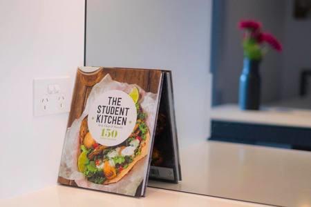 Stylish 2-bedroom Apartment In Fortitude Valley - Accommodation Guide 3