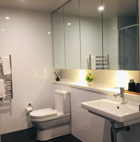 Stylish 2BR With Stunning Views - Sydney Olympic Park - Accommodation Asia 3