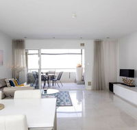 Stylish Executive Apartment With Balcony - Accommodation Asia