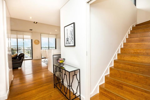 Stylish Inner City Penthouse Apartment - Accommodation Asia 1