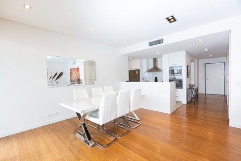 Stylish Inner City Penthouse Apartment - Accommodation Asia 3