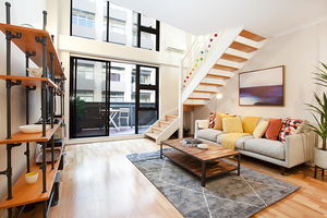 Stylish Loft Steps From City In Best Neighbourhood