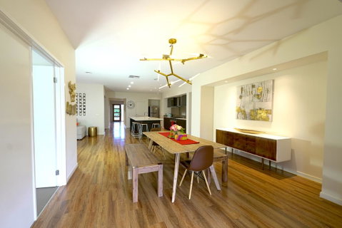 Stylish Luxe House For Big Group Near Shopping Center - Accommodation Guide 0