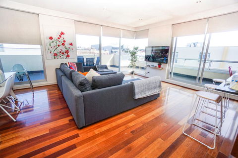 Stylish Modern 3BD Retreat At An Amazing Location - Accommodation Guide 0
