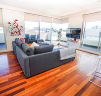 Stylish Modern 3BD Retreat at an Amazing Location - Accommodation Asia