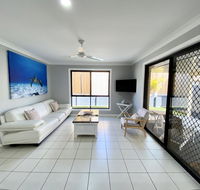STYLISH RESIDENCE LARGE PRIVATE YARD - CLOSE TO DREAMWORLD - Accommodation China