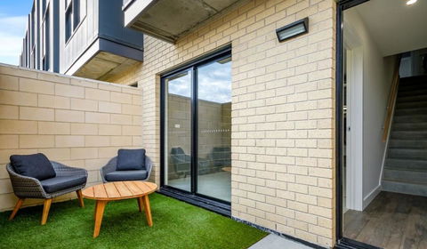 Stylish Townhouse - Accommodation Asia 3
