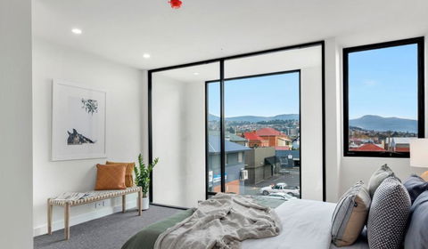 Stylish Townhouse - Accommodation Asia 1