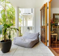 Stylish Tropical Oasis Apartment with Hot Tub and Four Pools - Accommodation Asia
