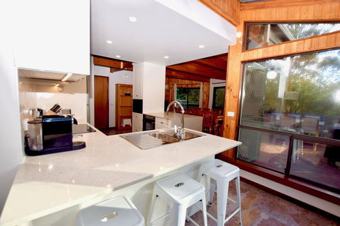 Sublime Cedar Lodge Leura - Accommodation Asia 3