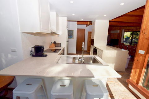 Sublime Cedar Lodge Leura - Accommodation Asia 2