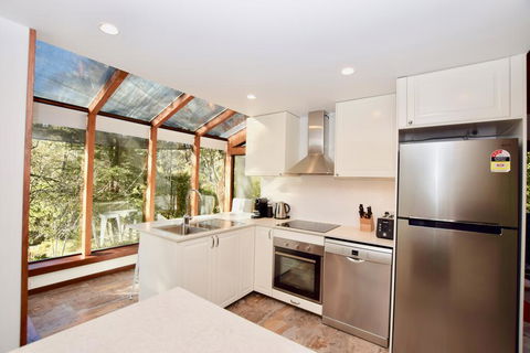 Sublime Cedar Lodge Leura - Accommodation Asia 1