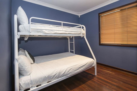 Sugar Shack - Character Family Home Right On The Ocean - Accommodation Asia 1