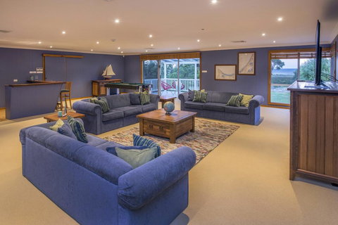 Sugar Shack - Character Family Home Right On The Ocean - Accommodation Asia 3