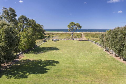 Sugar Shack - Character Family Home Right On The Ocean - Accommodation Asia 2