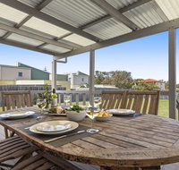 Summer Breeze - clean and simple 200m to beach - Accommodation Guide