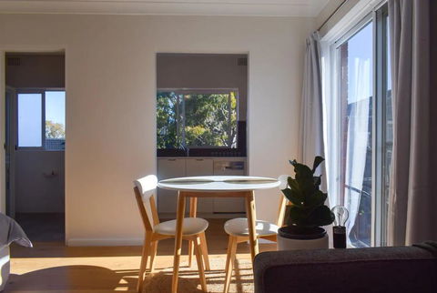 Sun-Drenched 1 Bed Studio Apt Newtown Parking - Accommodation China 0