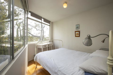 Sunlit Studio In The Trees, Walk To The Beach - Accommodation Asia 1